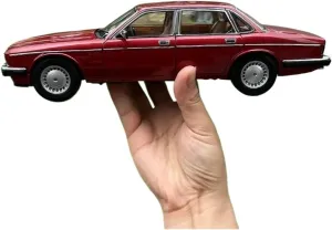 1:18 for Jaguar XJ6 Daimler XJ40 Alloy Car Model Collectible Ornaments Decorative Souvenirs Mini Simulation Toys(Red)