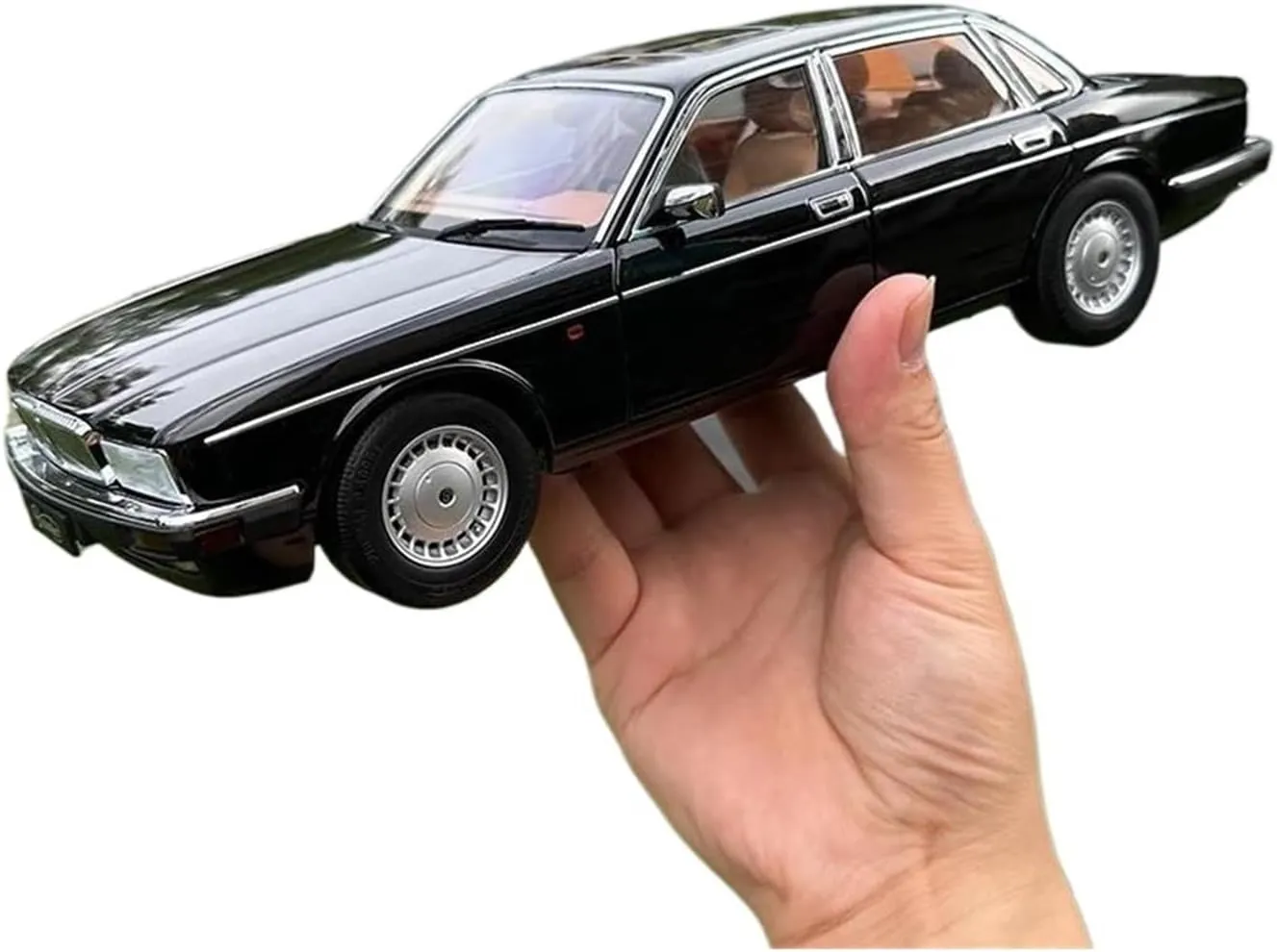 1:18 for Jaguar XJ6 Daimler XJ40 Alloy Car Model Collectible Ornaments Decorative Souvenirs Mini Simulation Toys(Red)