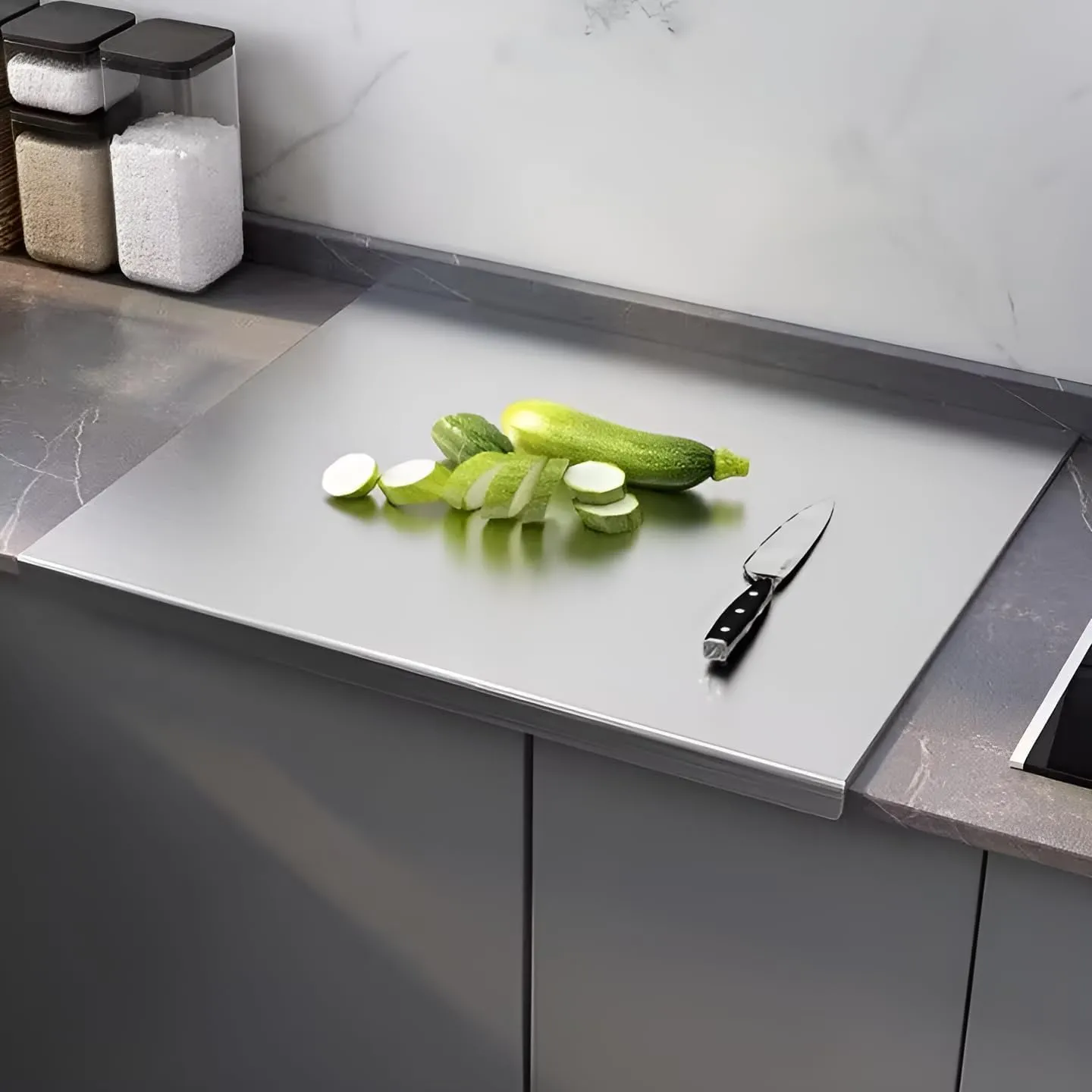 304 stainless steel cutting plate. Lipped stainless steel cutting board. Large cutting board suitable for meat, fruits, vegetables, bread, and baking. (Stainless Steel, 15.7"L x 11.8"W)
