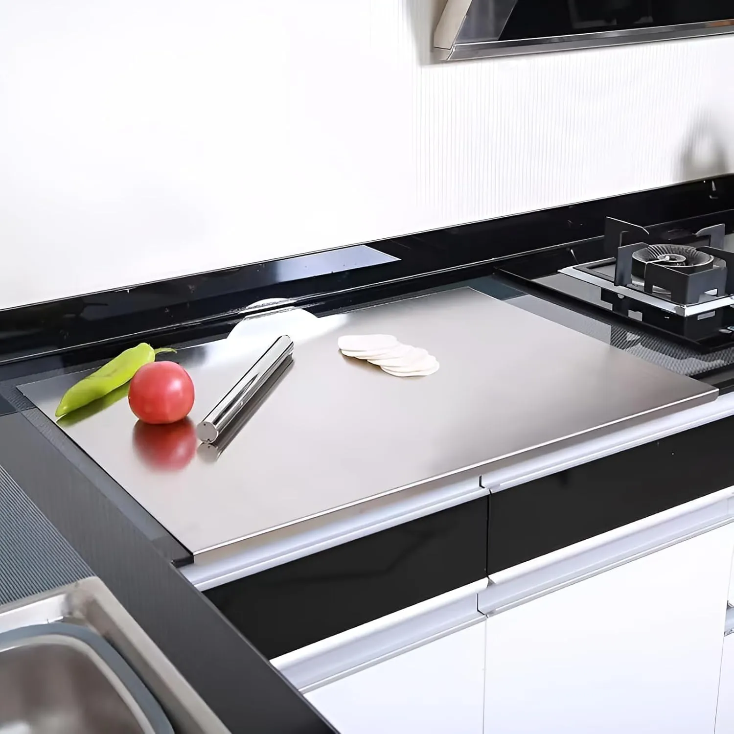304 stainless steel cutting plate. Lipped stainless steel cutting board. Large cutting board suitable for meat, fruits, vegetables, bread, and baking. (Stainless Steel, 15.7"L x 11.8"W)