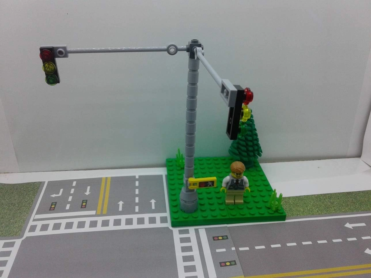Building Toys 2 Lane Main Road Traffic Light City Town Village Street Stop Sign Bus Stop Post Box Road Sign Compatible with All Major Brick Brands Educational Toy Ages 4  1:64 Scale (2 Lane)