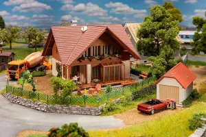 Faller - 1/87 VRIJSTAAND HUIS RUSTICA (2/24) *