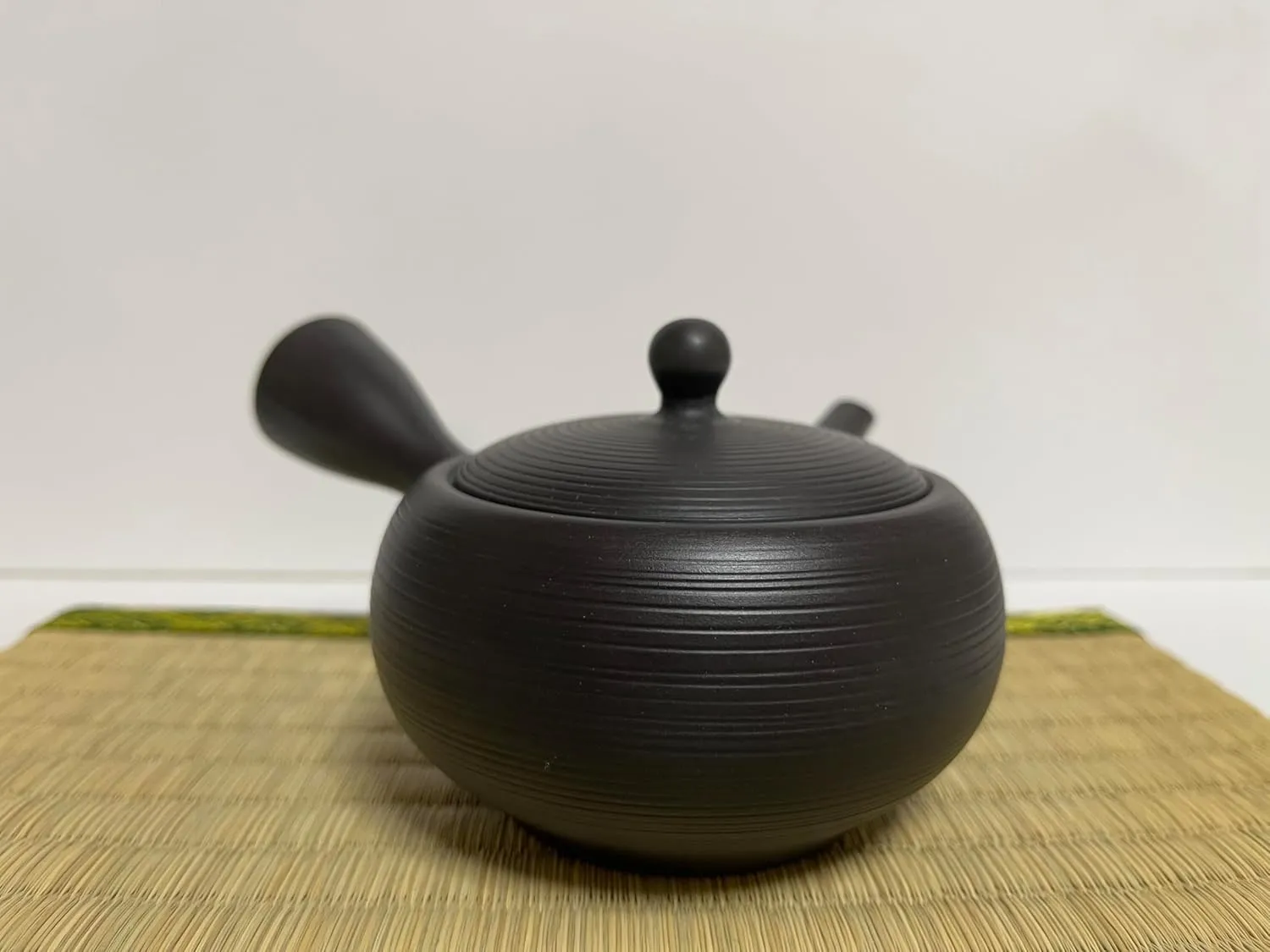 Japanese Kyusu tokoname Clay Teapot 12.3 fl.oz. Line Carving Pattern on Surface, Black TOSEI from Japan 218J