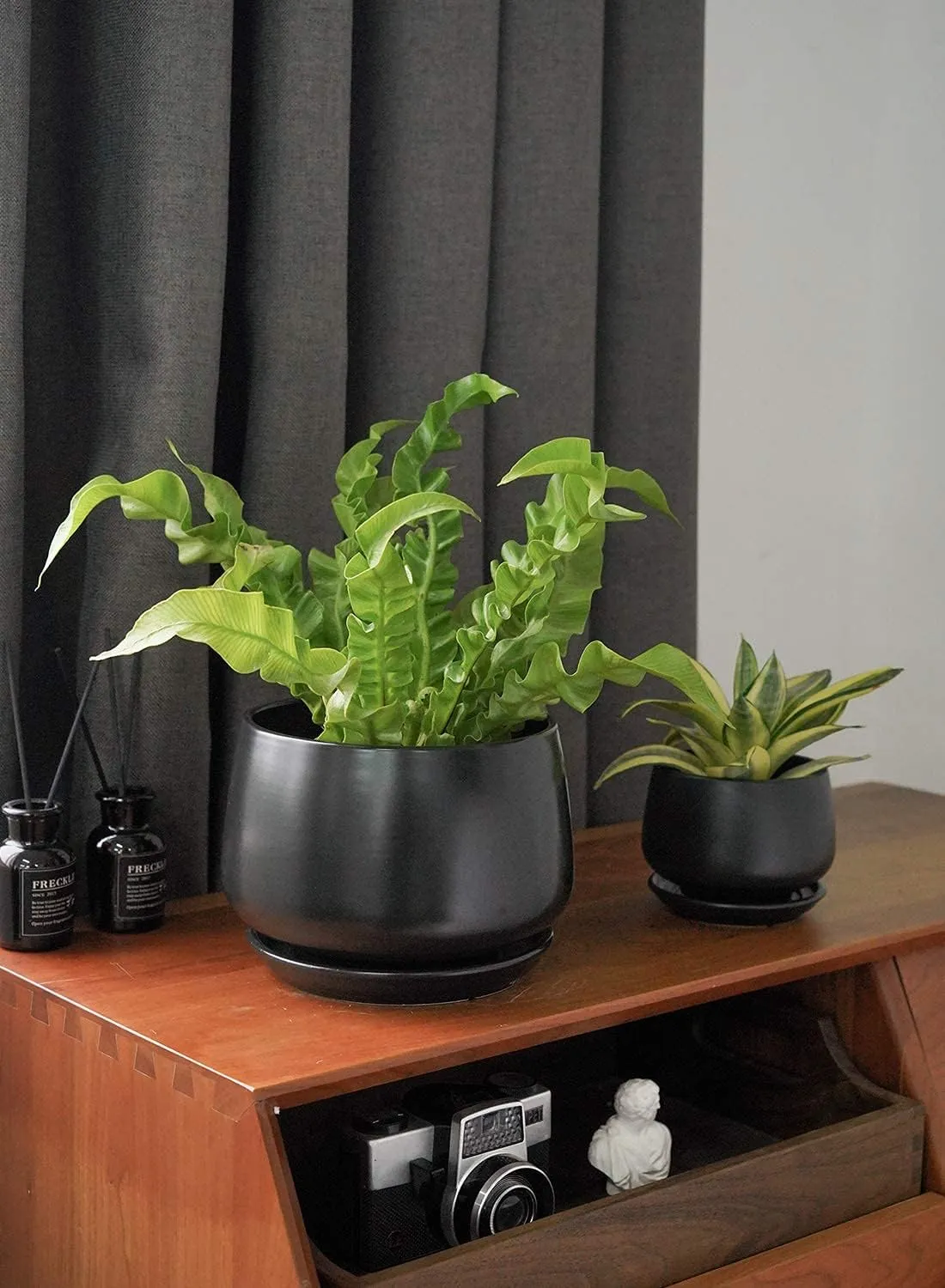 LE TAUCI Plant Pots, 4.1 5.1 6.5 inch, Set of 3, Ceramic Planters with Drainage Hole and Saucer, Indoor Flower Pot with Hole Mesh Pad, Gifts for Mom, Black